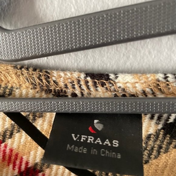 V.Fraas poncho - Picture 2 of 2